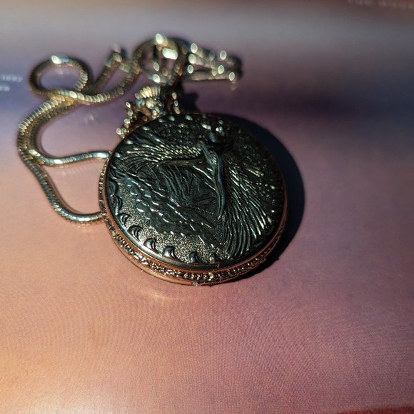 U.S Commemorative Pocket Watch Statue of Liberty Gold Tone New Battery 1883-1983 - Picture 2 of 5